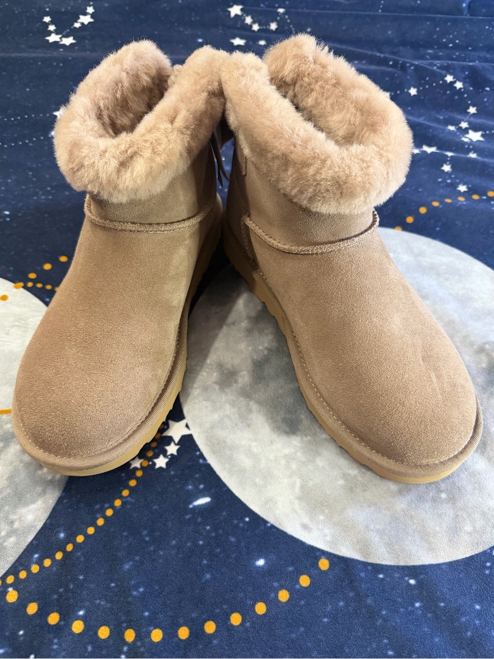 UGG Mini Bailey Mixed Bow Boots in CARIBOU